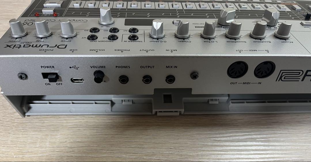 Roland TR-06