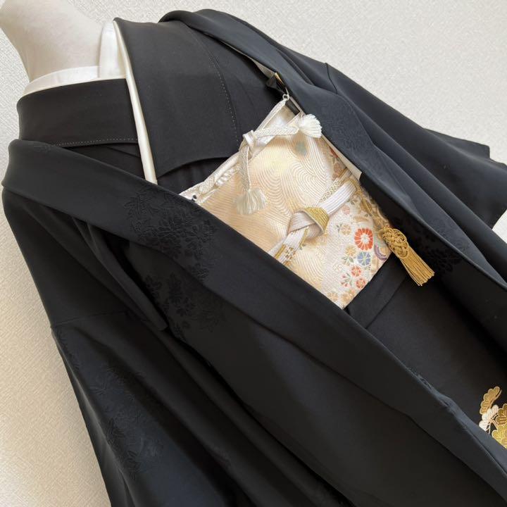 人気直販 #2467 和装羽織 羽織紐付き 一つ紋 刺繍のような花丸地紋 黒無地 人気直販 #2467 和装羽織 羽織紐付き 一つ紋 刺繍のような花丸地紋 黒無地