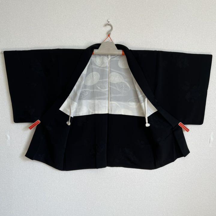 人気直販 #2467 和装羽織 羽織紐付き 一つ紋 刺繍のような花丸地紋 黒無地 人気直販 #2467 和装羽織 羽織紐付き 一つ紋 刺繍のような花丸地紋 黒無地