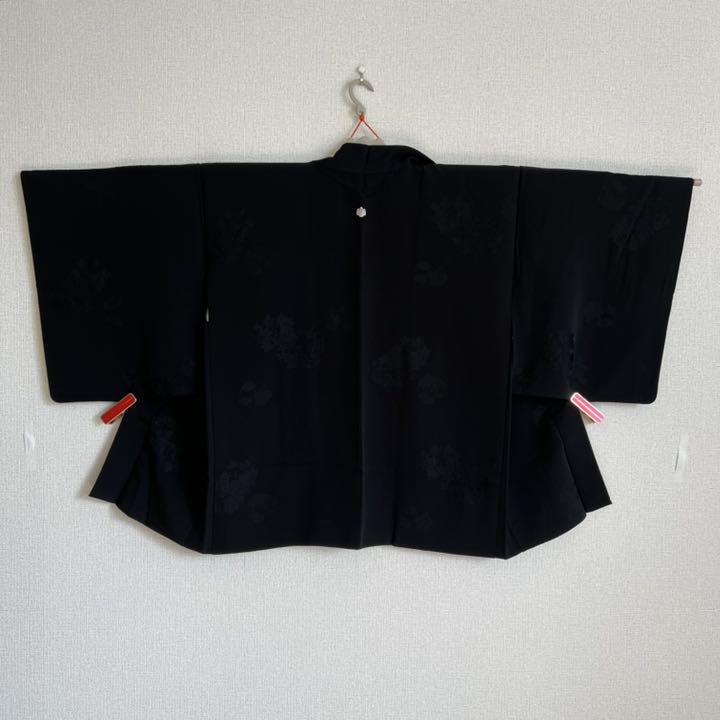 人気直販 #2467 和装羽織 羽織紐付き 一つ紋 刺繍のような花丸地紋 黒無地 人気直販 #2467 和装羽織 羽織紐付き 一つ紋 刺繍のような花丸地紋 黒無地