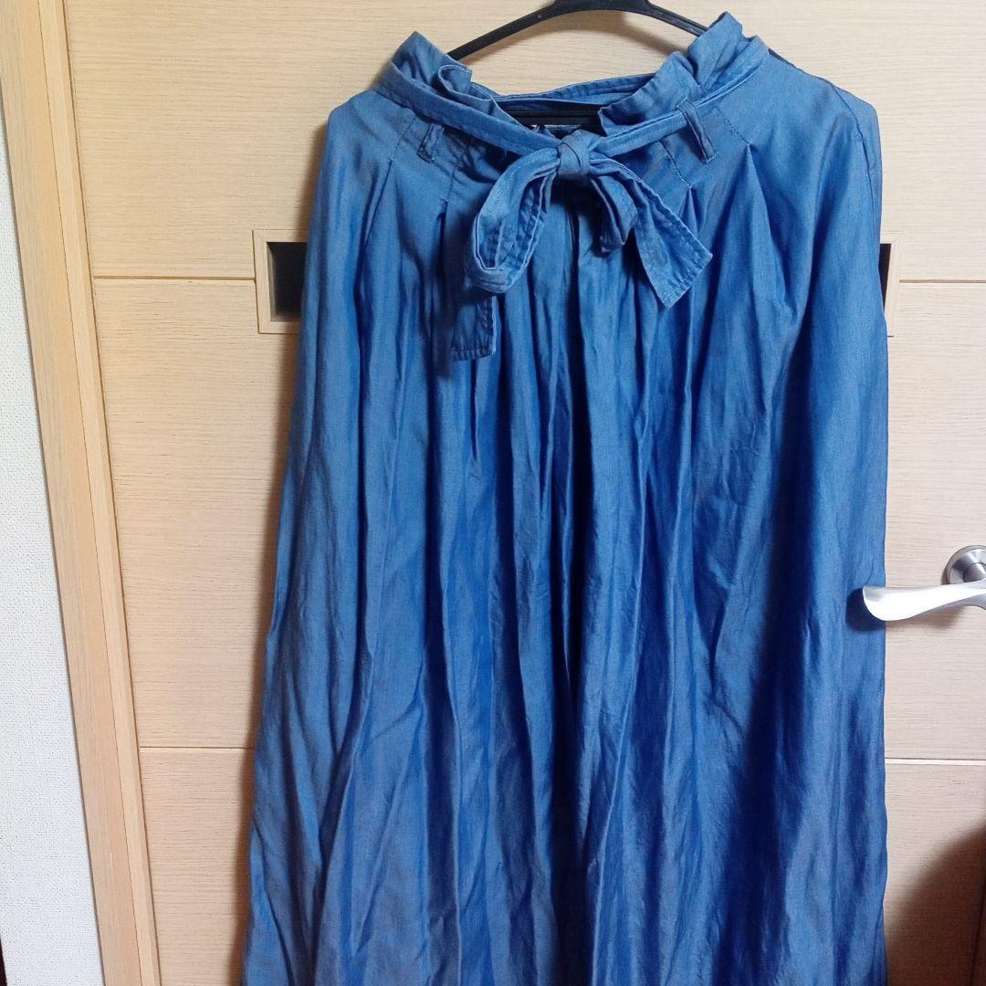 柔らかく履きやすいワイドパンツ。