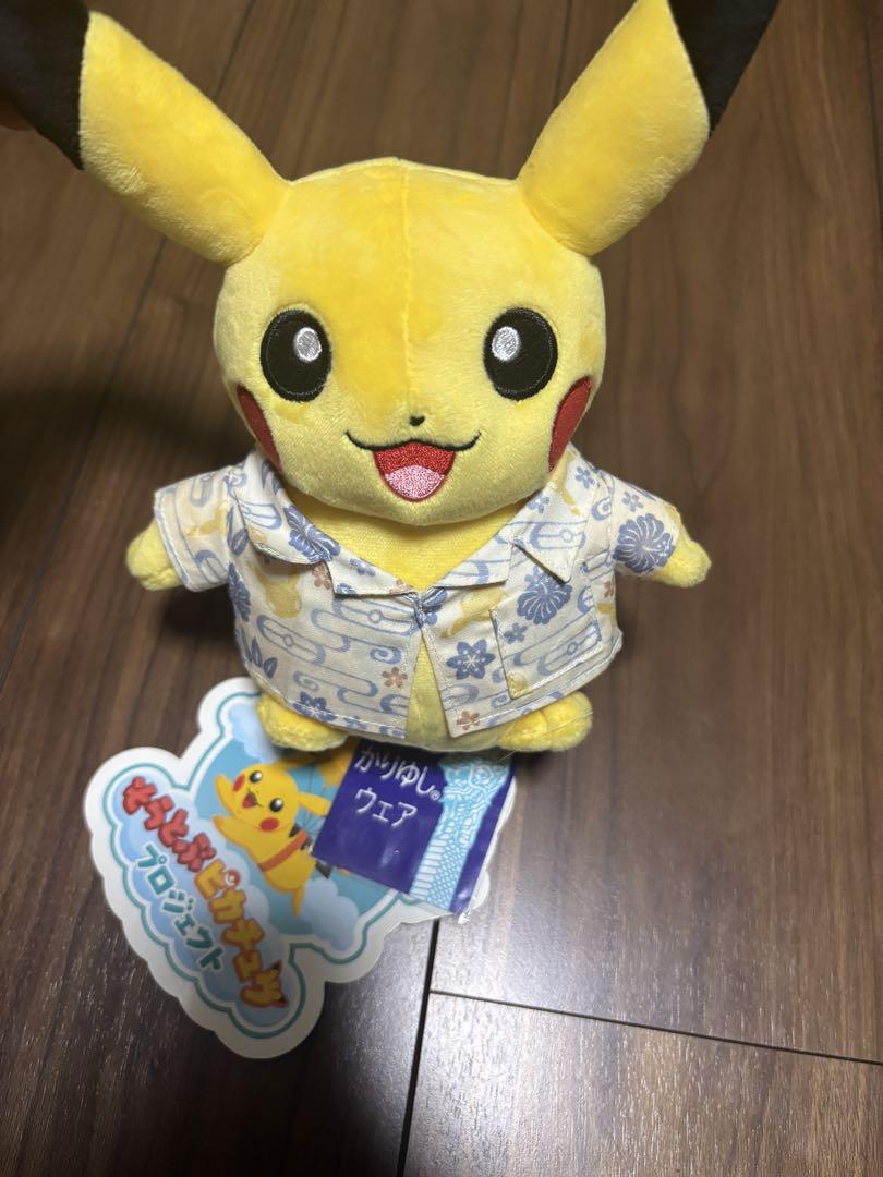 【沖縄限定】沖縄産かりゆしウェア ピカチュウ ぬいぐるみ（沖縄和服）