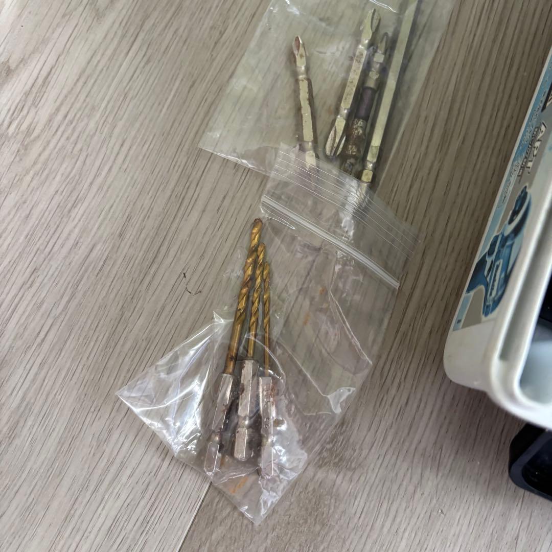 TD136D 充電式インパクトドライバーMakita