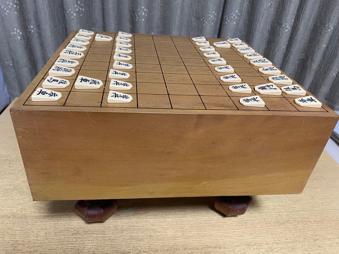 木製将棋盤 足つき ヘソつき 樹脂駒は付属しません - メルカリ 木製将棋盤 足つき ヘソつき 樹脂駒は付属しません - メルカリ