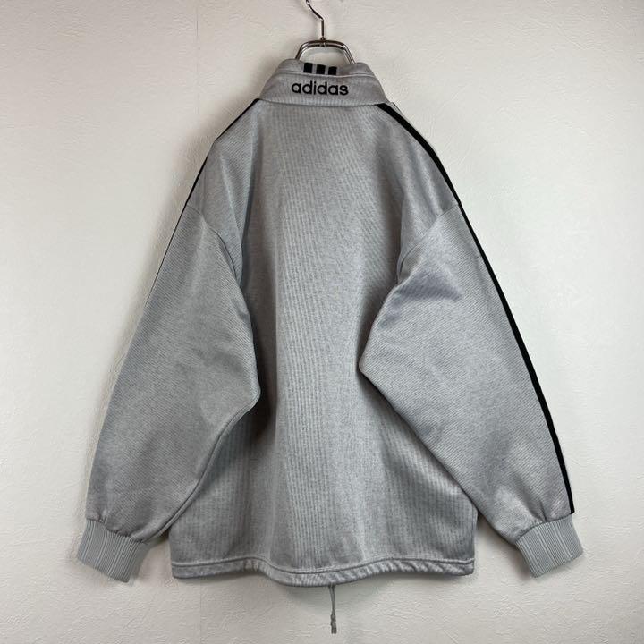 いでさらに デサント製 入手困難 常田 WH4QV-m75330487211 adidasシルバーグレー古着ワンポイント刺繍 れなし