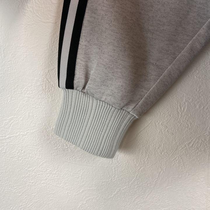 いでさらに デサント製 入手困難 常田 WH4QV-m75330487211 adidasシルバーグレー古着ワンポイント刺繍 れなし