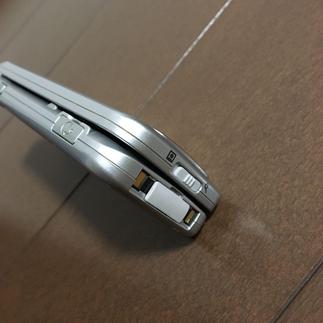 美品 ドコモ らくらくホン F883iES ガラケー m6w3012