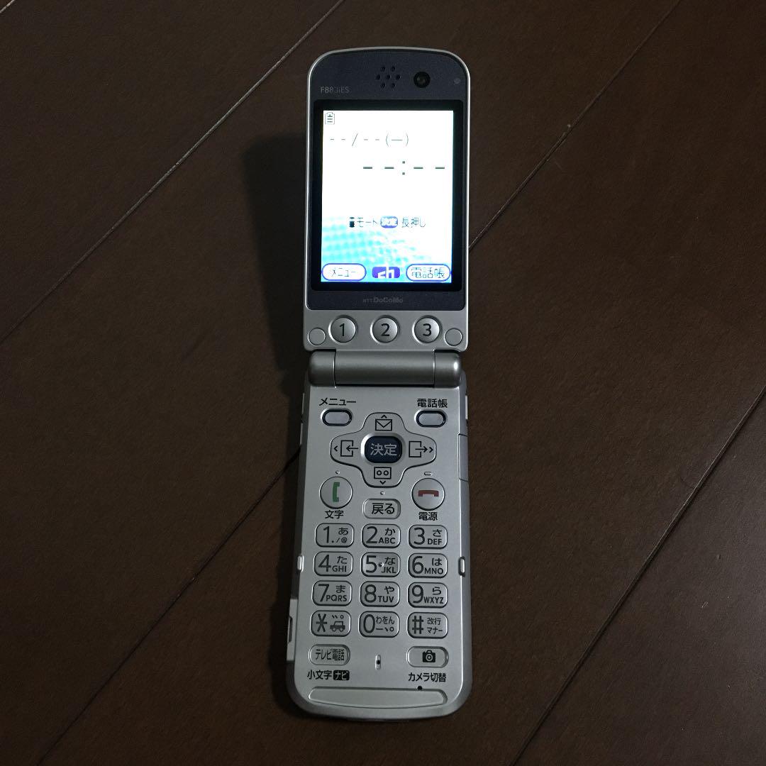 美品 ドコモ らくらくホン F883iES ガラケー m6w3012