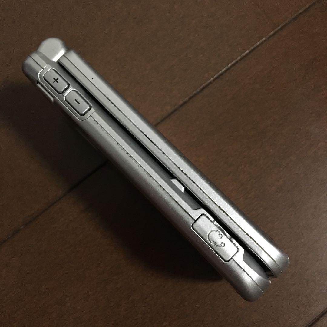 美品 ドコモ らくらくホン F883iES ガラケー m6w3012