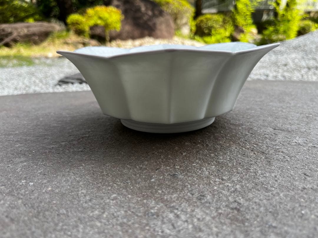 白磁 桔梗縁唐草彫 盛皿&盛鉢セット 其泉窯 木箱付 レンジ使用可 新品