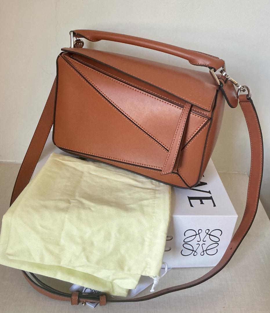 LOEWE ブラウンショルダーバッグ