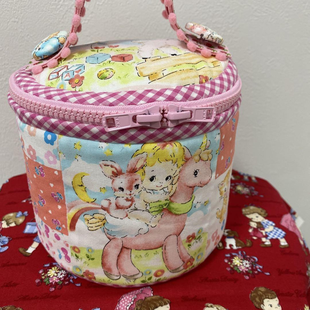 葉日月様・ハローベイビー丸型バニティーポーチ バニティポーチ”Hello BABY” | MYbroderie