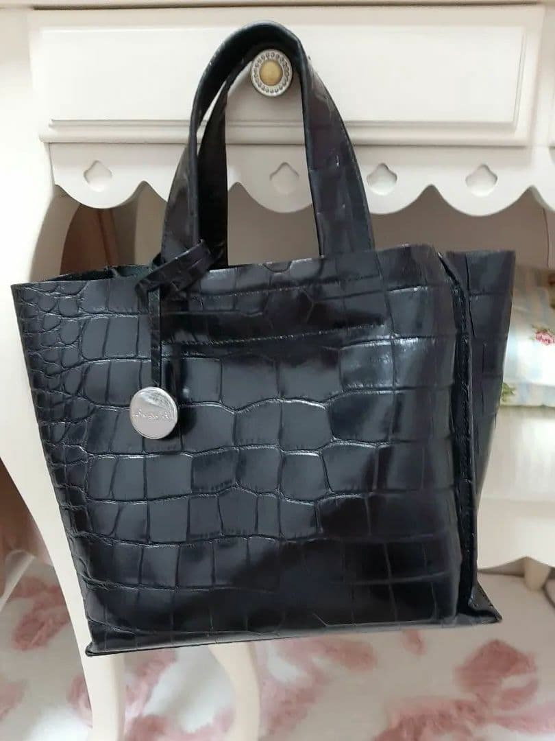 国産】 FURLA クロコ 型押し チャーム付き サリー ハンドバッグ tdh