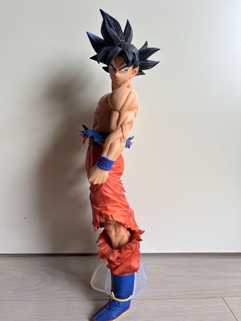 ドラゴンボール 孫悟空 身勝手の極意フィギュア 約30cm箱付きです