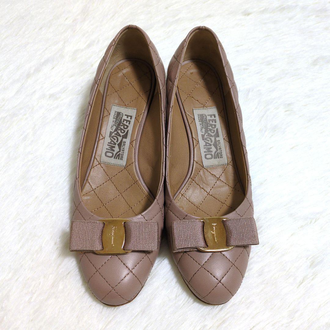 Salvatore Ferragamo　パンプス　ヴァラリボン　キルティング