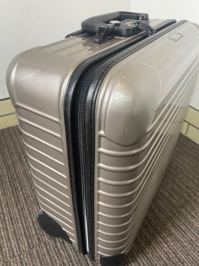 【美品】 RIMOWA サルサ ビジネストロリー 25L シャンパンゴールド 【美品】 RIMOWA サルサ ビジネストロリー 25L シャンパンゴールド