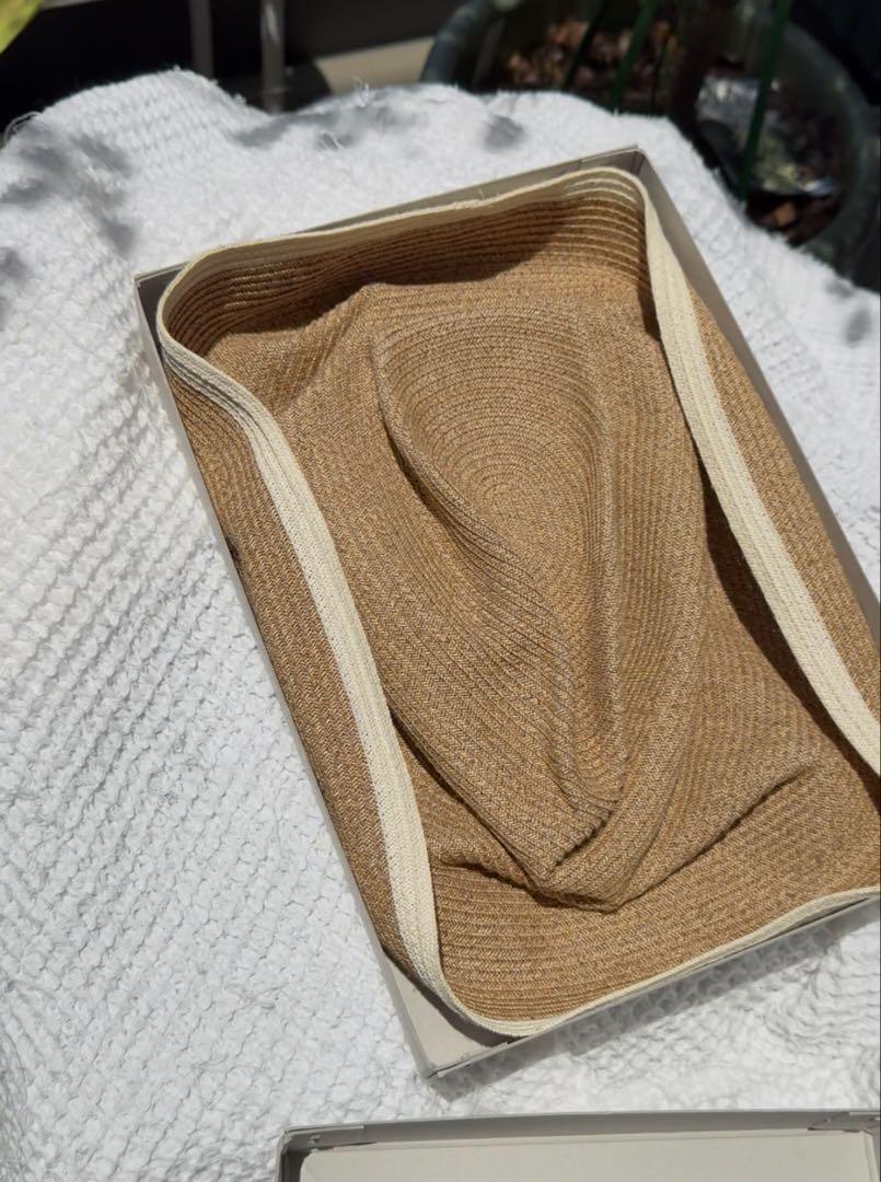 ベージュとホワイトのストライプBOXED HAT by mature ha