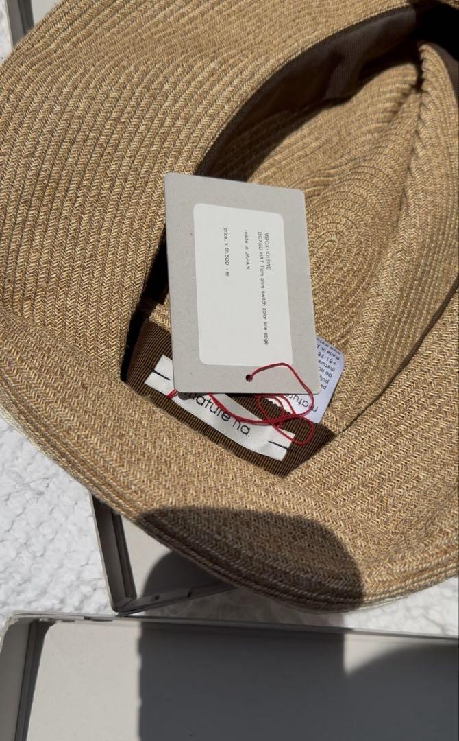 ベージュとホワイトのストライプBOXED HAT by mature ha