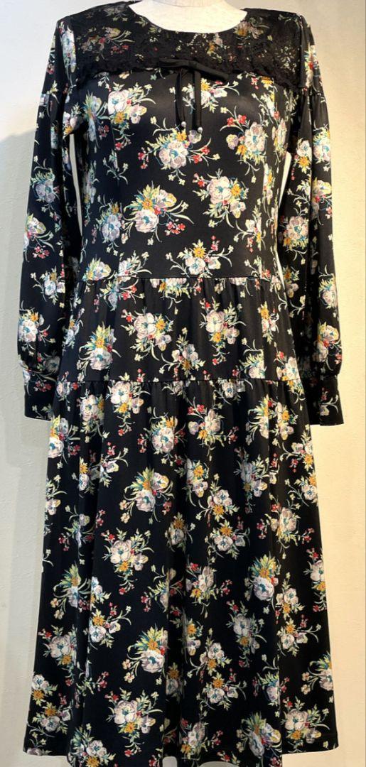 新品】スーパービューティー胸元レース使い花柄ロングワンピース