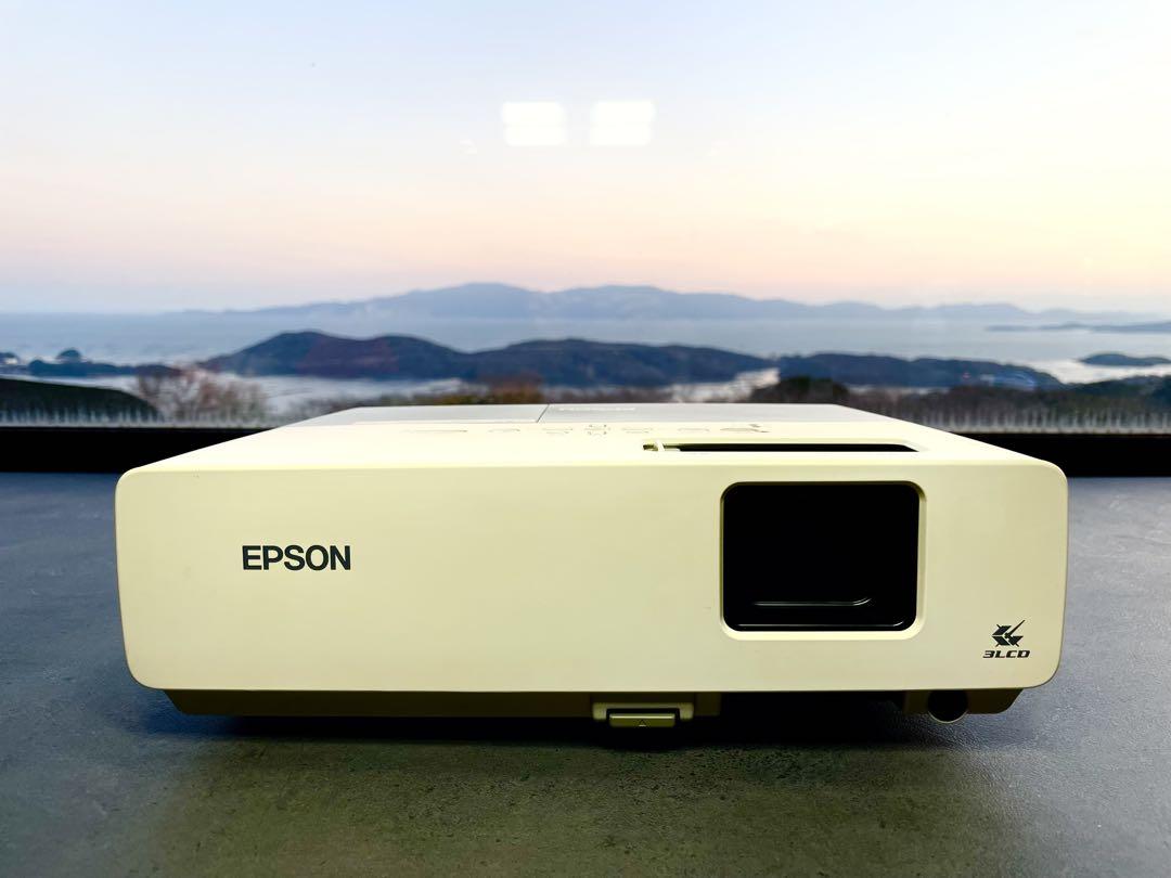 Epson プロジェクター 本体　EMP-823 【動作確認済】