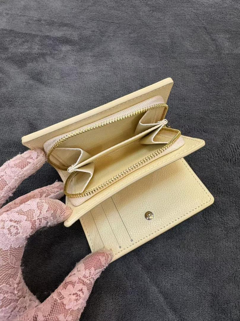 新品同様】二つ折り財布 モノグラム - メルカリ