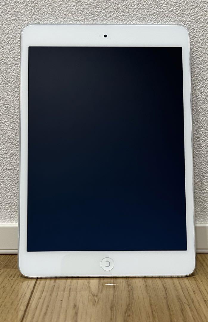 大人も着やすいシンプルファッション iPad mini Wi-Fi 16GB Retina 7.9