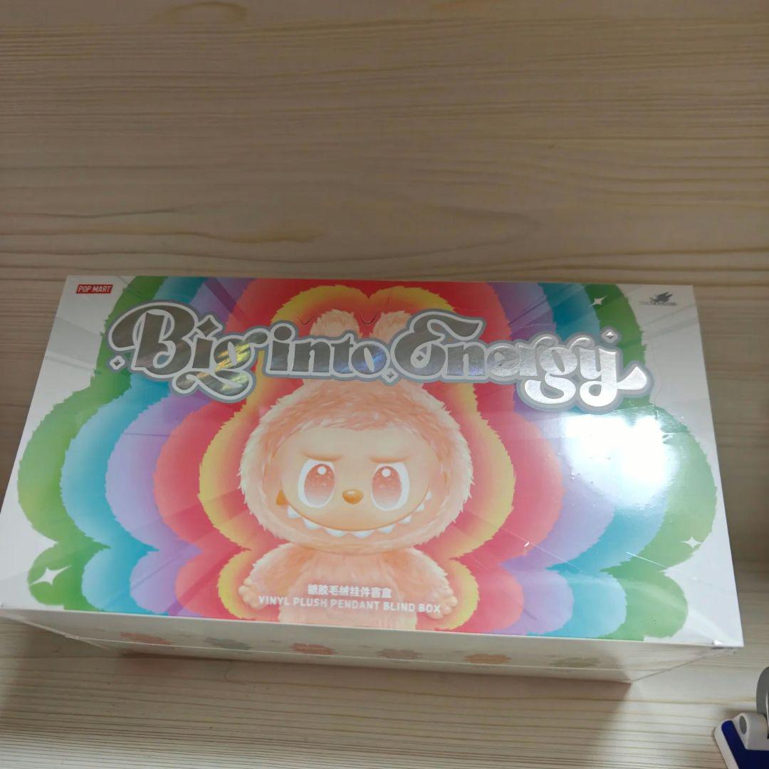 POP MARTのInto Energyシリーズのラビットぬいぐるみ
