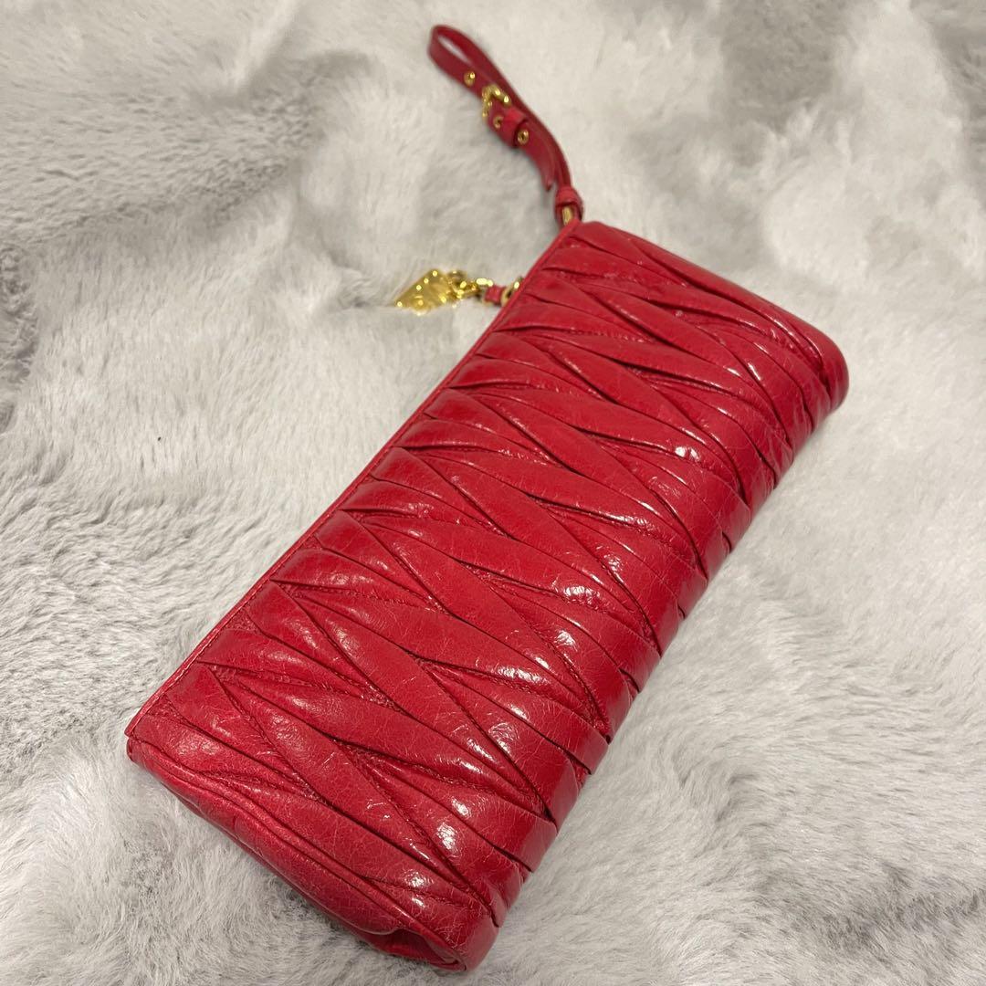 【未使用】MIUMIU ミュウミュウ マトラッセ レザー クラッチバッグ