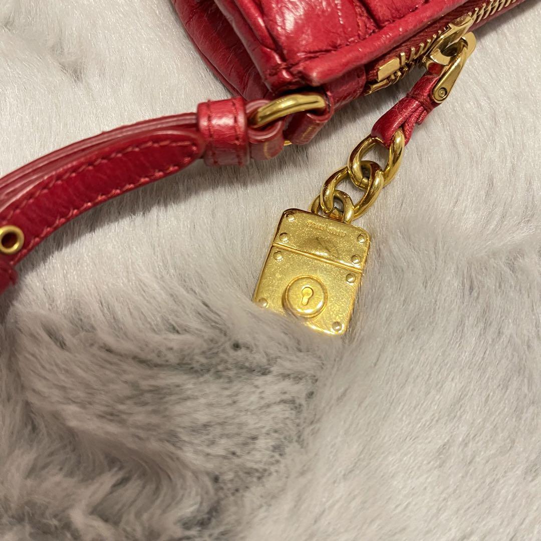 【未使用】MIUMIU ミュウミュウ マトラッセ レザー クラッチバッグ