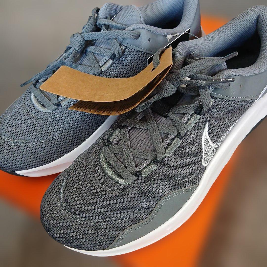 Nike グレー スニーカー