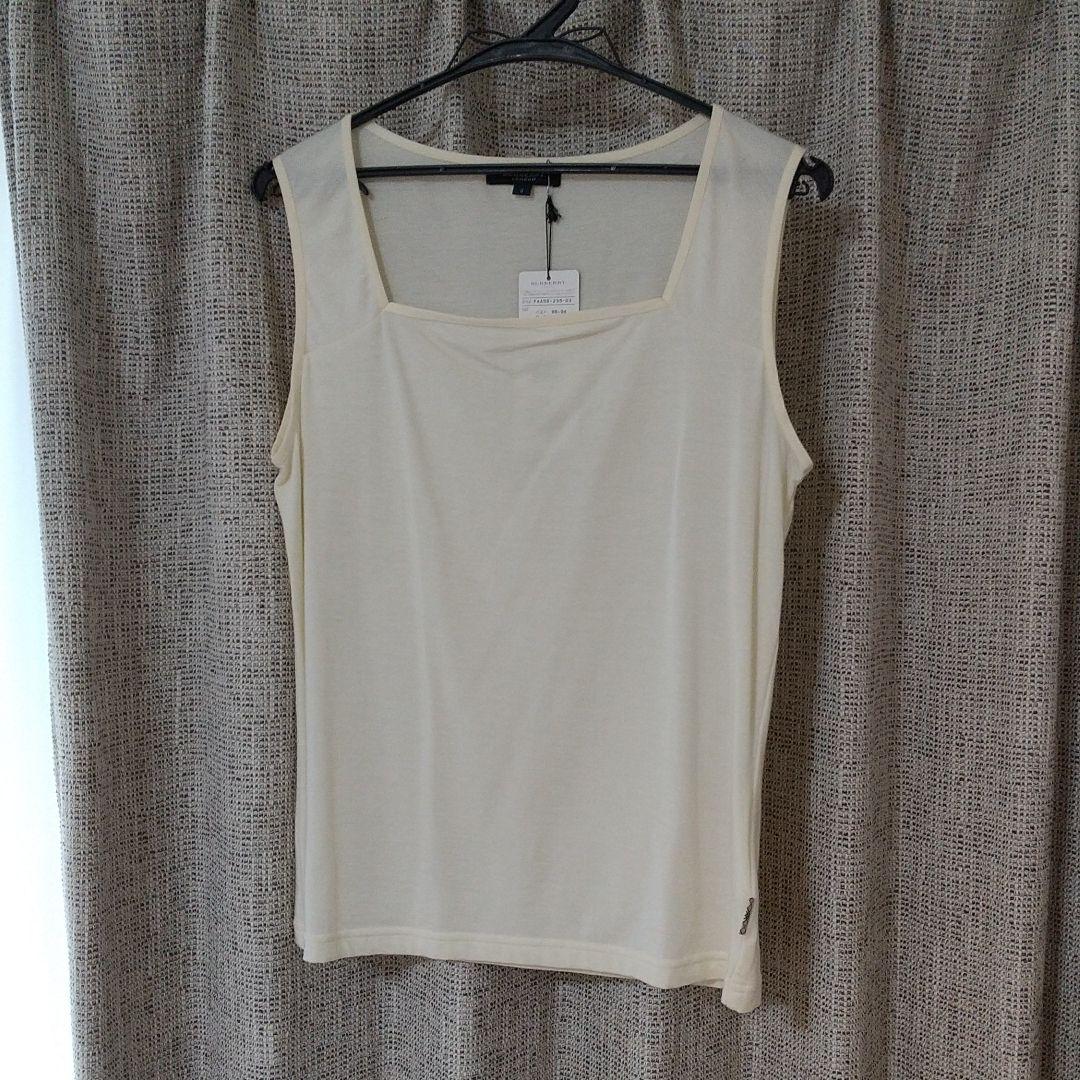 Burberryタンクトップ女性用 メルカリ