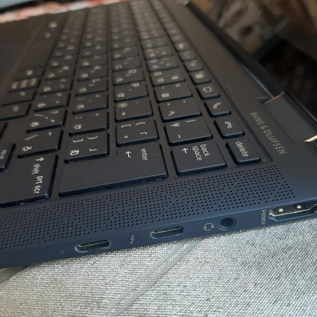 訳アリ Dragonfly 8世代 i5 256G 8G タッチ LTE