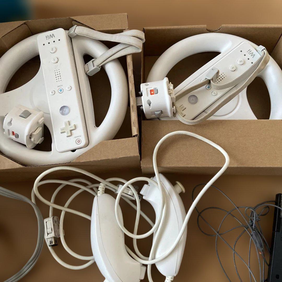 Wii 本体　ハンドルとリモコンセット