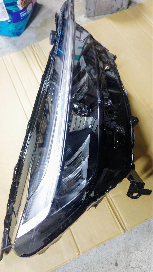 k*u様 ベゼル　ヘッドライト　右　運転席側　LED ヘッドライト クリア/ブラ