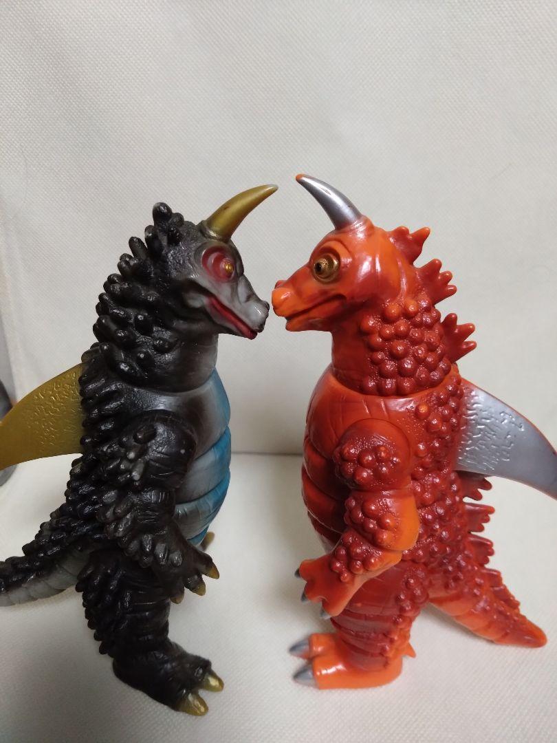 怪獣郷　レッドギラス&ブラックギラス