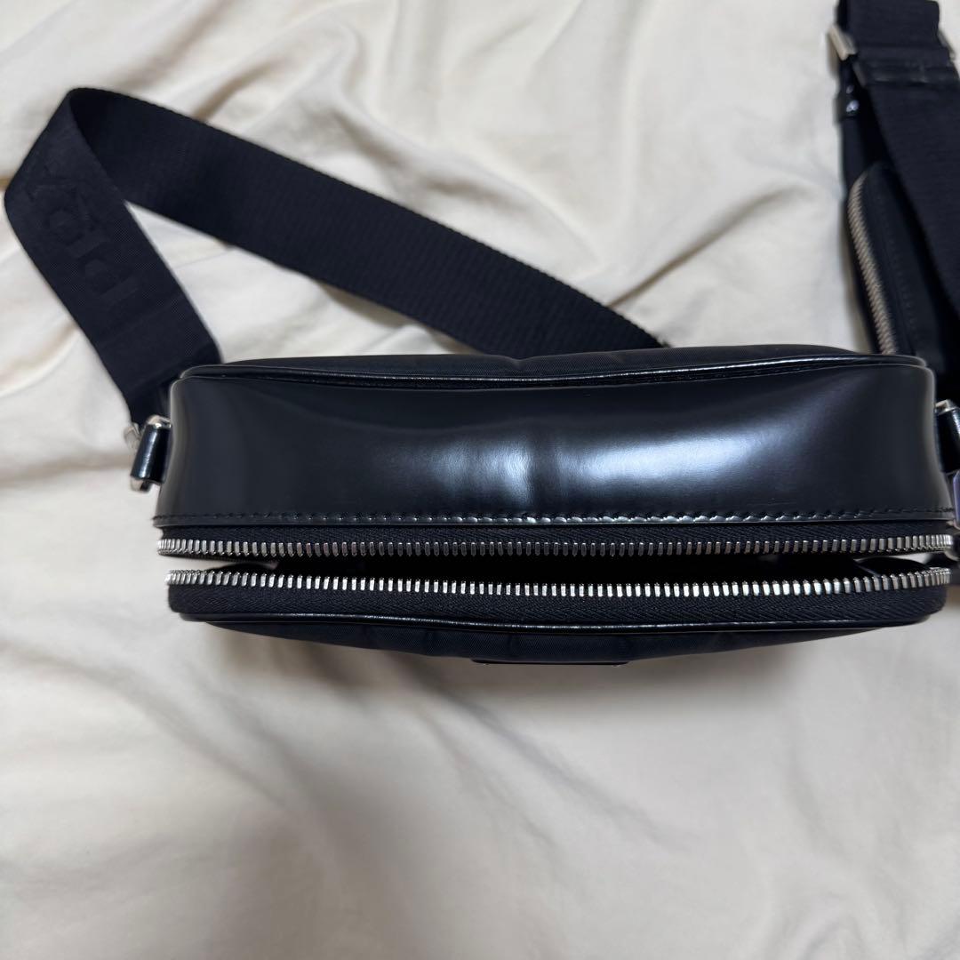 最終値下げプラダ リナイロン×レザー ショルダー バッグ ブラック 2VH070