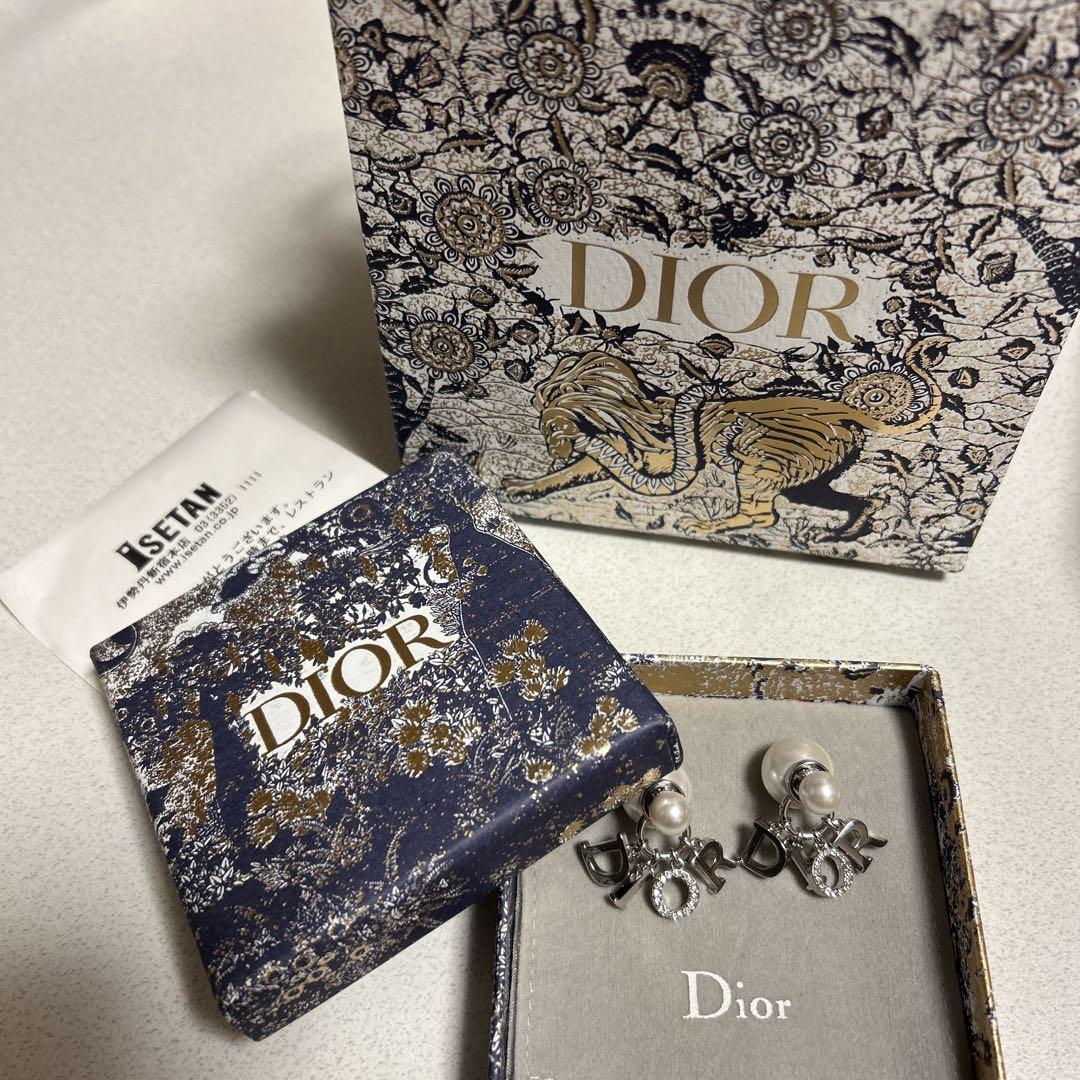 Dior トライバルピアス