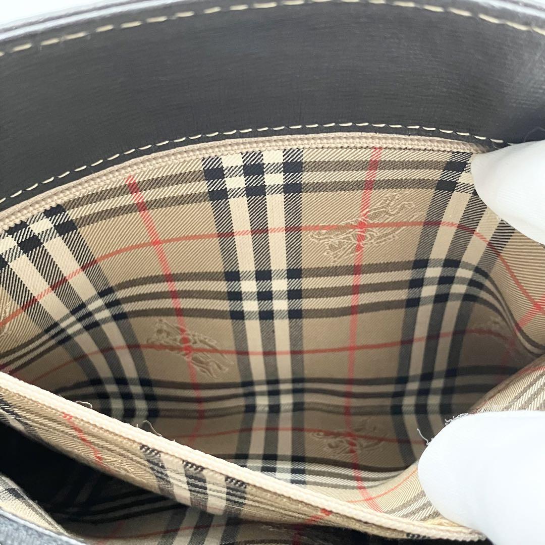 美品】Burberrys ハンドバッグ トートバッグ フォーマルバッグ 黒金 美品】Burberrys ハンドバッグ トートバッグ フォーマルバッグ 黒金