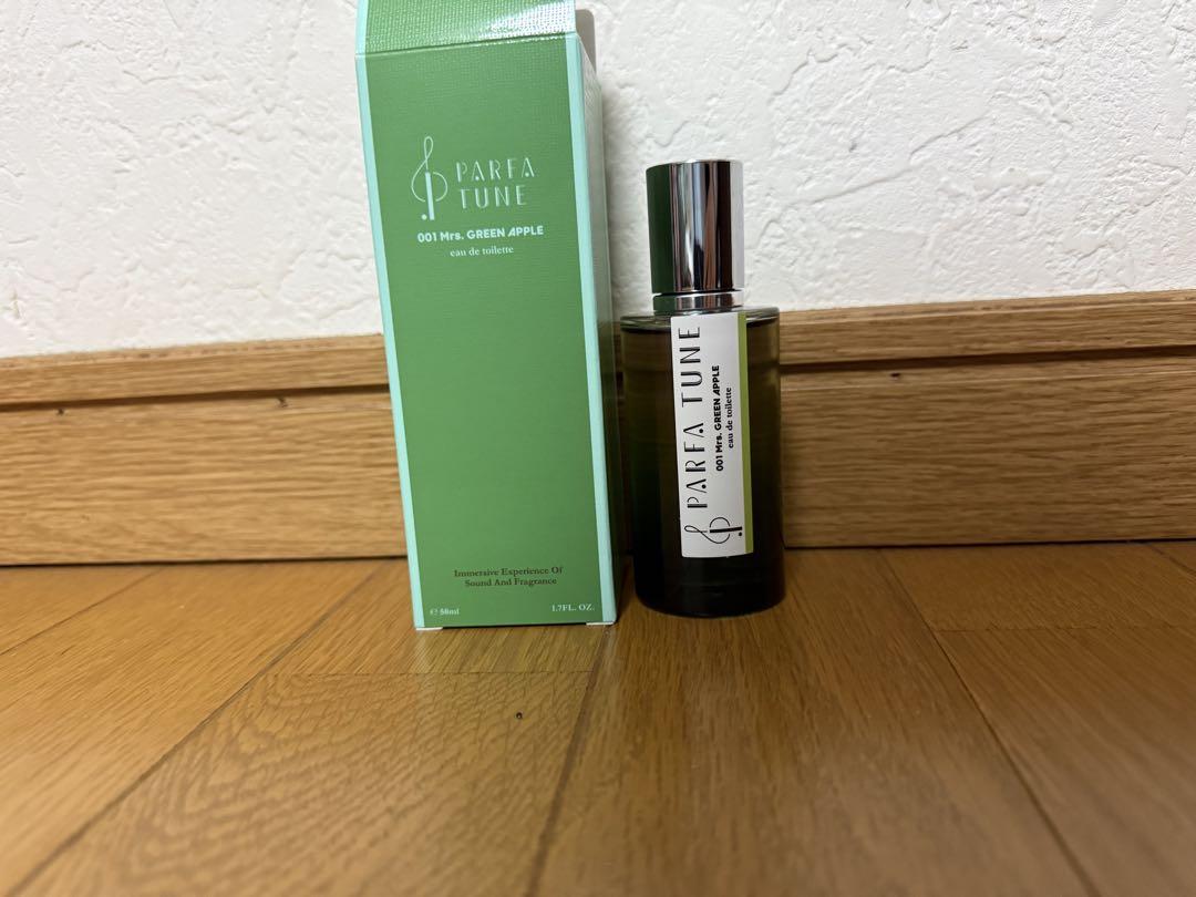 美品】 Mrs. GREEN APPLE パルファチューン 香水 ポスター付