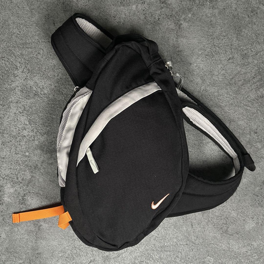NIKE ナイキ ワンショルダーバッグ　ボディバッグ　Y2K 2000s ナイキ ボディバッグ スリングバッグ ワンショルダーバッグ Y2K