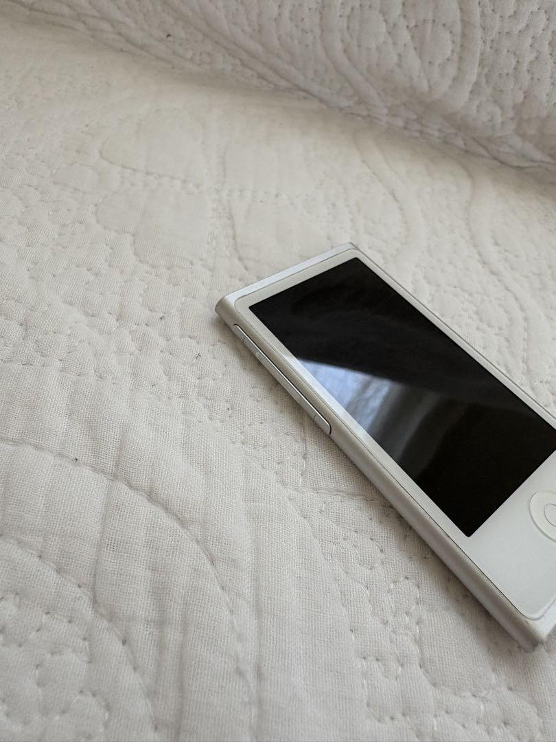 動作確認済 Apple iPod nano 第7世代 シルバー 2015年モデル 新品 訳あり Apple iPod nano 第7世代 16GB シルバー ポータブル