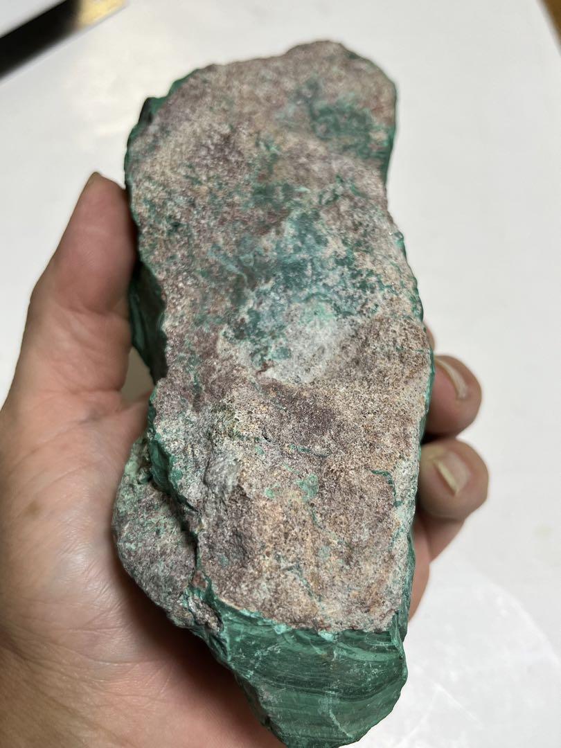 コンゴ産天然マラカイト原石　約1476g  大きさもあり　綺麗な模様も出ています