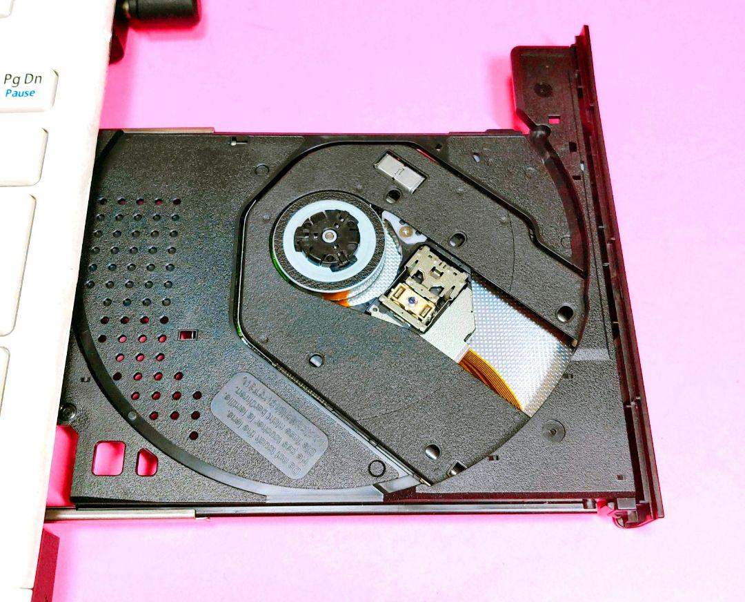 人気の白❣️SSD500✨i5✨メモリ8GB✨カメラ付ノートパソコン✨設定済み