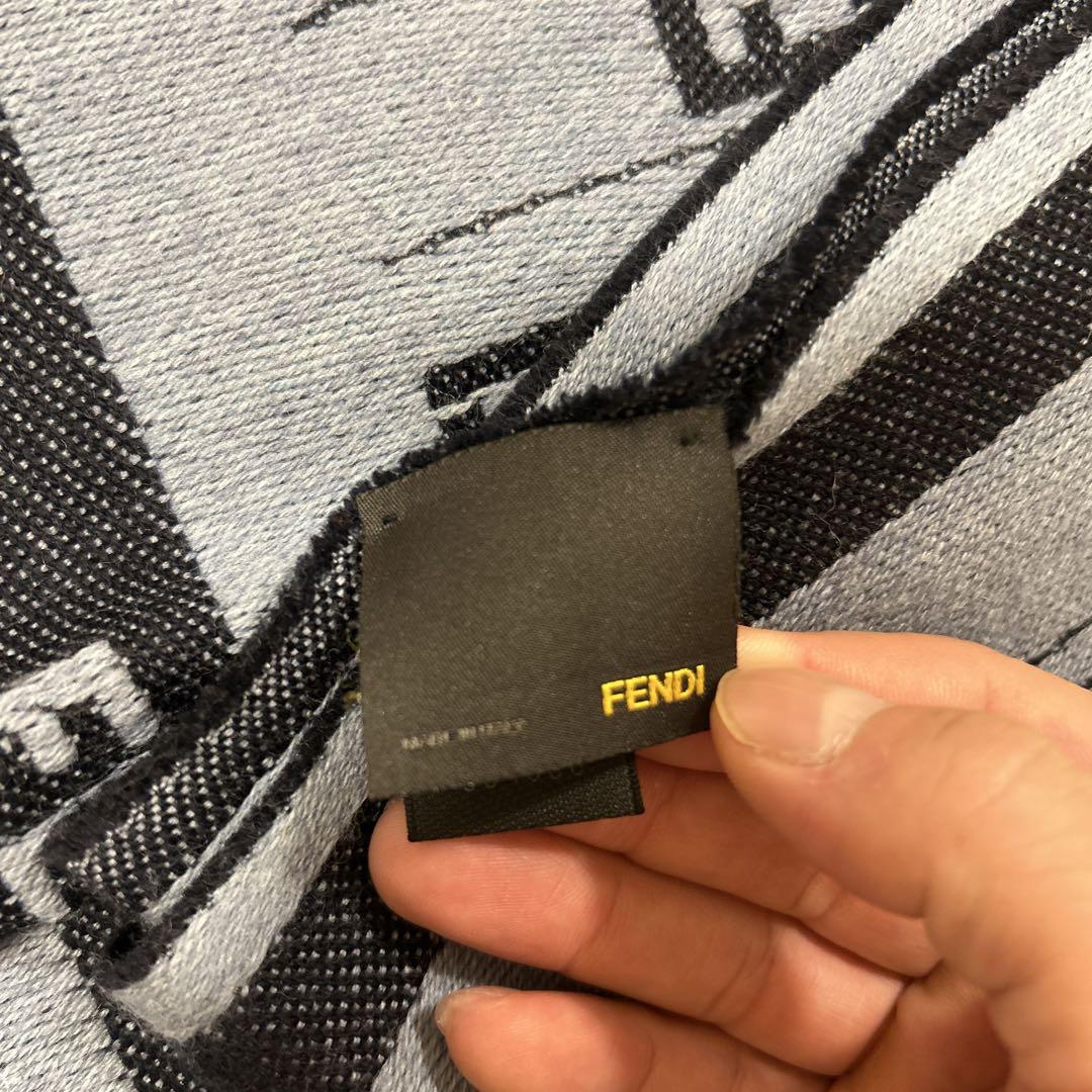 フェンディ　マフラー