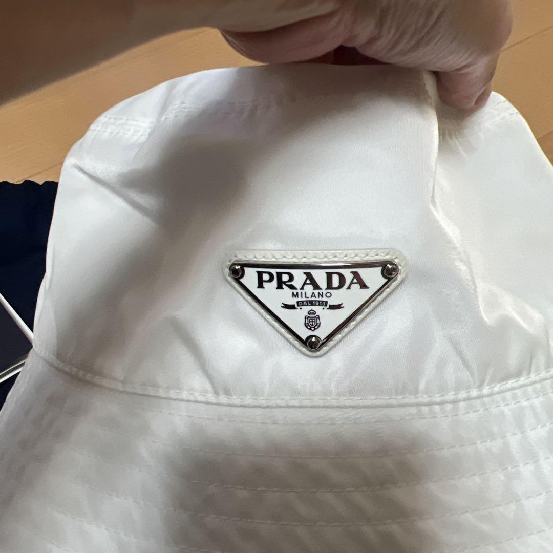 【美品】PRADA 三角 トライアングル ロゴ バケットハット ホワイト L PRADA トライアングルロゴ ホワイト バケットハット - メルカリ