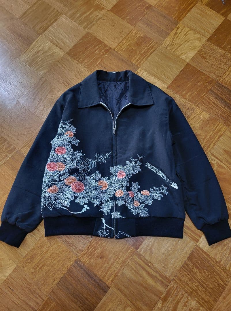 め1219着物リメイク正絹江戸褄縮緬古布黒留袖ジップアップスカジャン め1219着物リメイク正絹江戸褄縮緬古布黒留袖ジップアップスカジャン