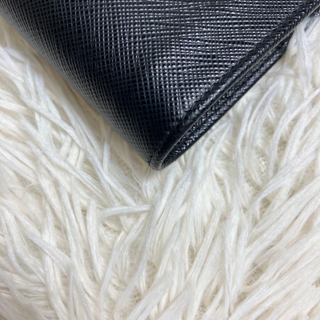 プラダ サフィアーノ