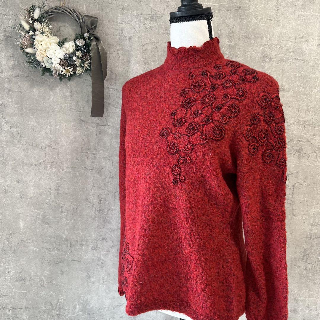 【シャミーロイヤル】赤 ハイネックニットセーター　刺繍　11号　チャイナ服風