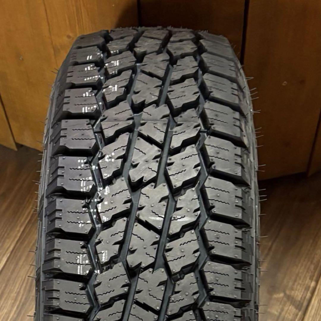 ハイエース⭐️車検対応⭐️ヨコハマ⭐️AT4⭐️215/65R16⭐️マットブラック