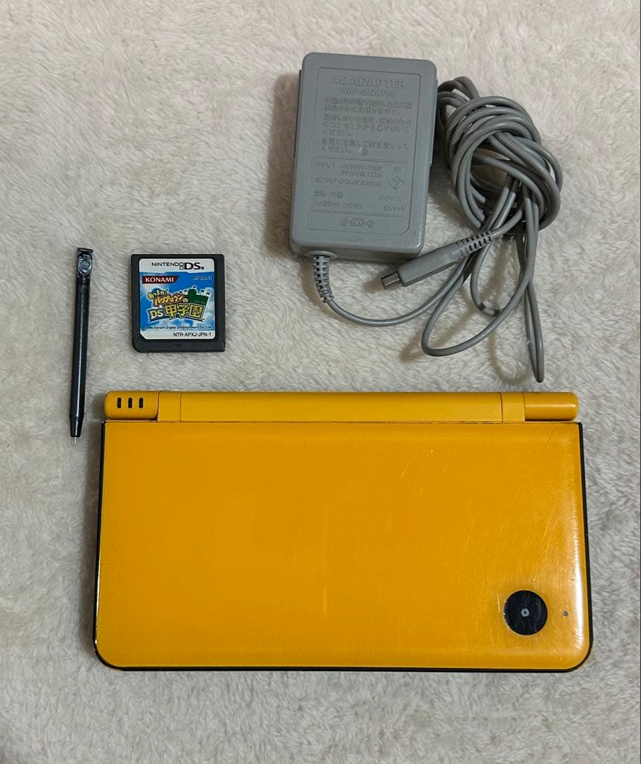 ニンテンドーDSi LL 本体　イエロー　充電器セット　ソフトおまけ付き